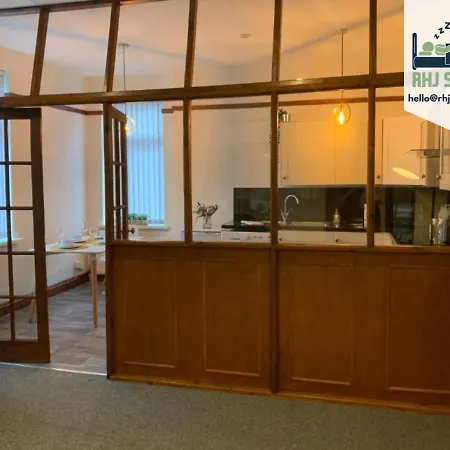 Rodsley - 2 Bedroom 1St Floor Flat Free Parking Wifi And Netflix Gateshead Exterior photo
