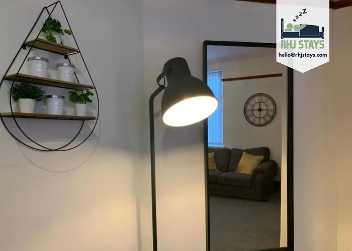 Rodsley - 2 Bedroom 1St Floor Flat Free Parking Wifi And Netflix