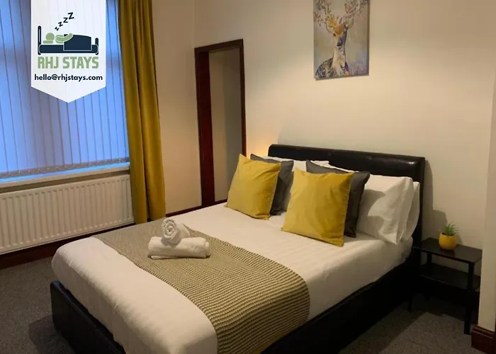 Rodsley - 2 Bedroom 1St Floor Flat Free Parking Wifi And Netflix