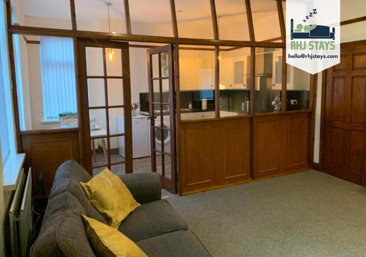 Rodsley - 2 Bedroom 1st Floor Flat Free Parking Wifi And Netflix Gateshead