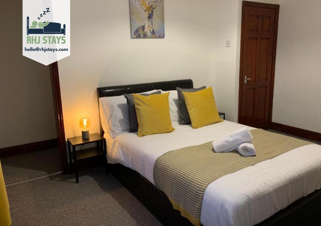 Rodsley - 2 Bedroom 1st Floor Flat Free Parking Wifi And Netflix Apartment Gateshead