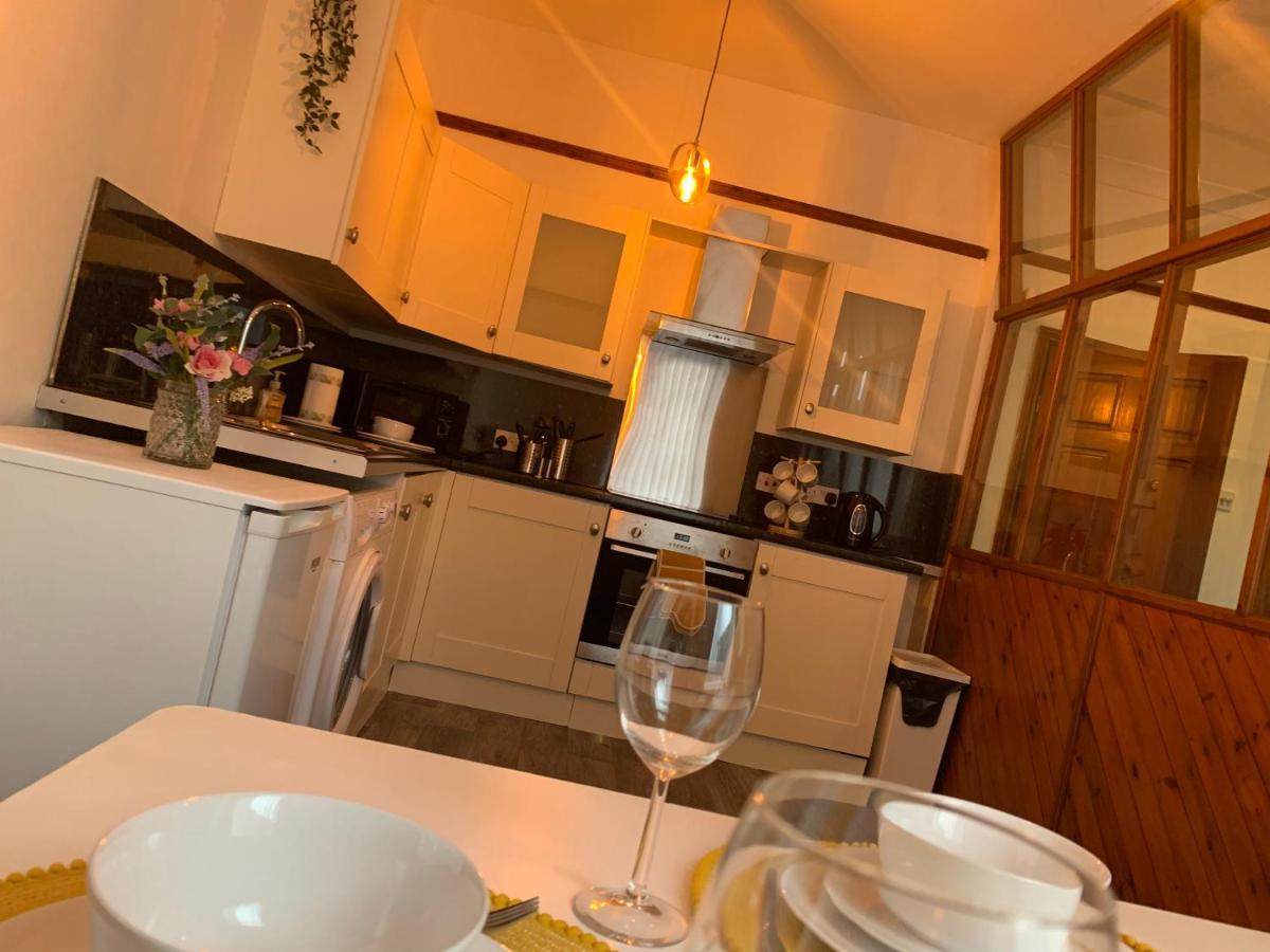 Rodsley - 2 Bedroom 1st Floor Flat Free Parking Wifi And Netflix Gateshead
